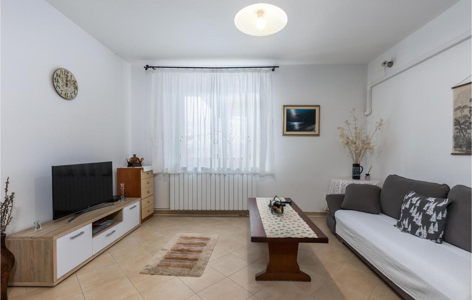 2 Bedroom Gorgeous Apartment In Kostrena Exteriör bild