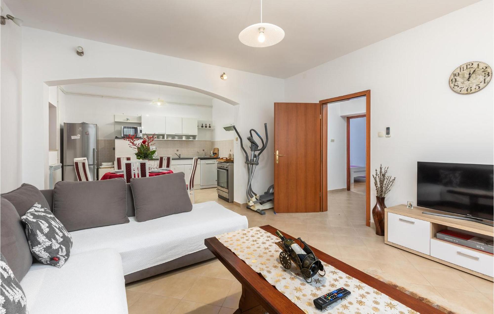 2 Bedroom Gorgeous Apartment In Kostrena Exteriör bild